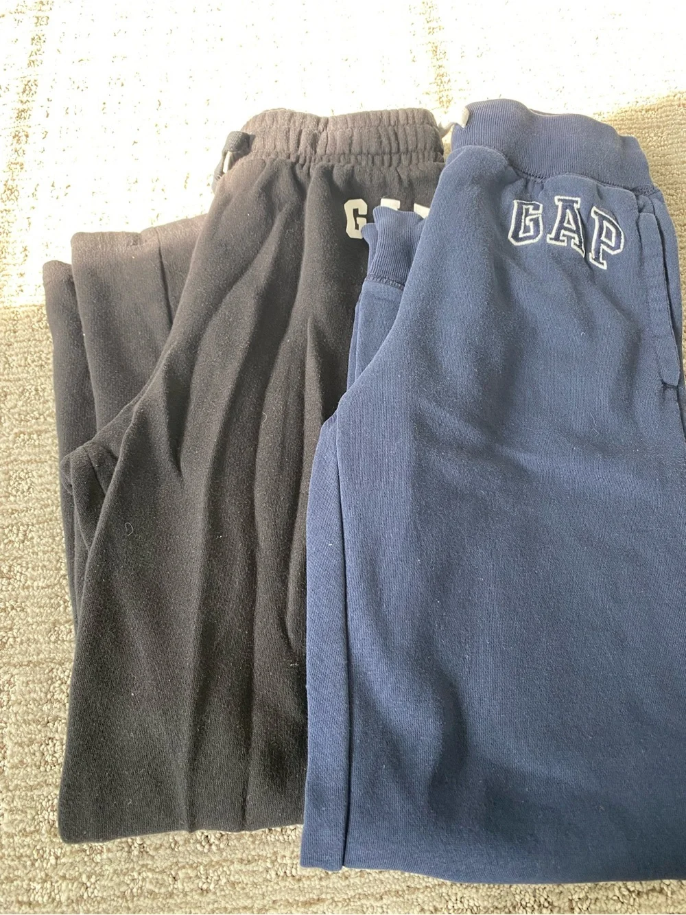 GAP Boys Navy & Black Sweatpant Set - size XL